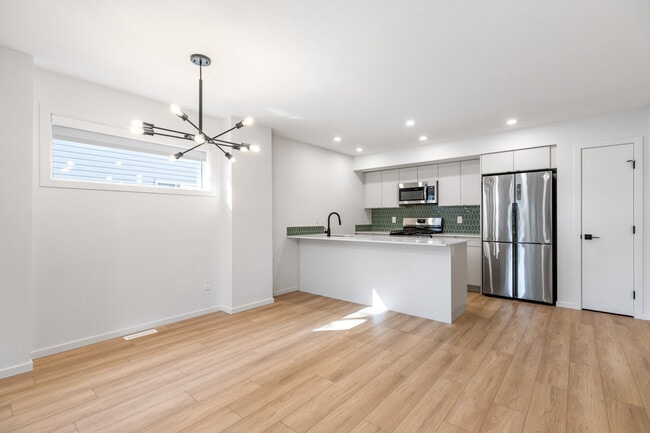 Building Photo - 11514-11587 87 St NW Unit 1