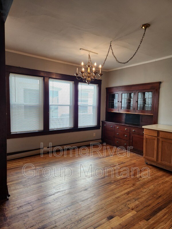Photo - 538 S 3rd St W