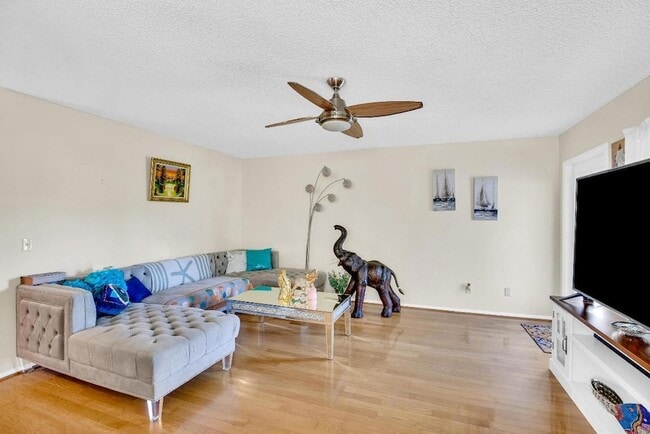 Photo - 2 Vis Gdns Trl Unit 202