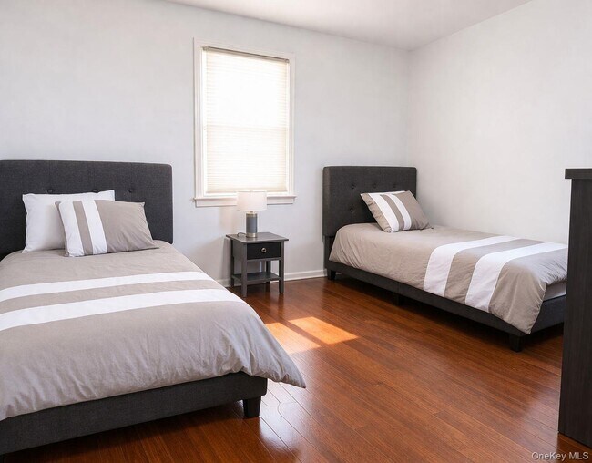 Photo - 19 Lawrence Ave