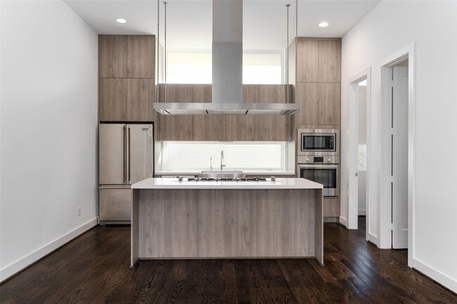 Building Photo - 5857 E Post Oak Ln