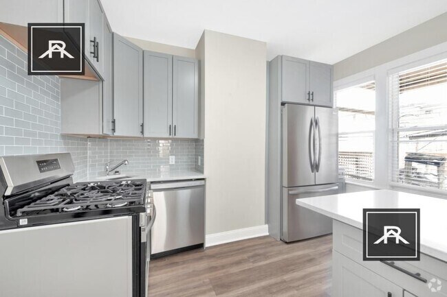 Building Photo - 3 bedroom in Boston MA 02127 Unit 3 Rental