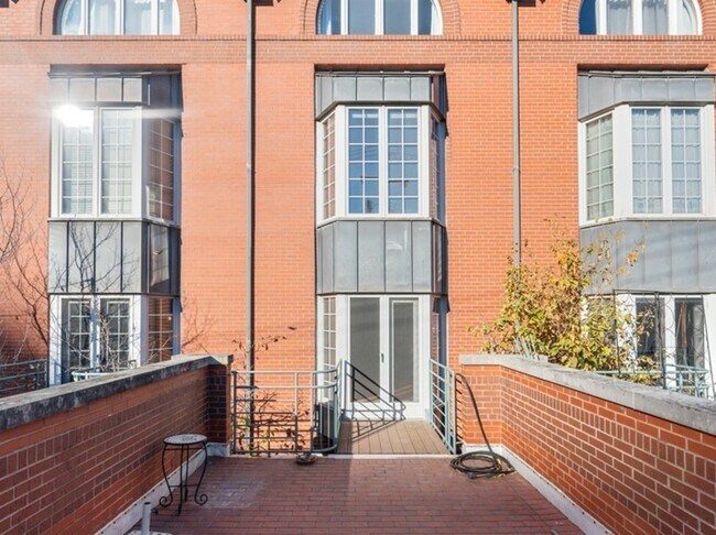 Photo - 851 W Gunnison St