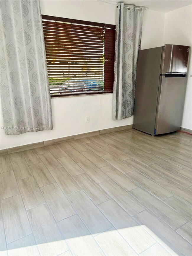 Building Photo - 359 W 12th St Rental