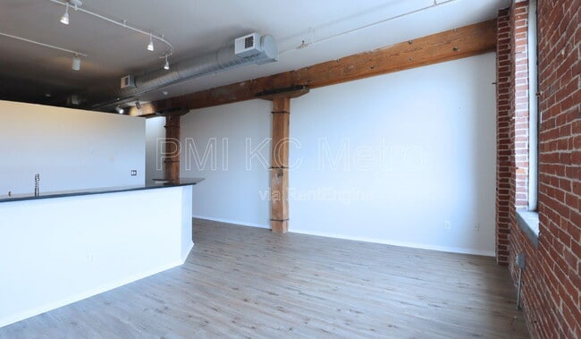 Photo - 200 Main St Unidad 310