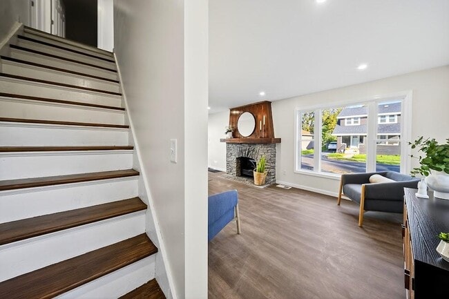 Photo - 127 W Warrington Rd