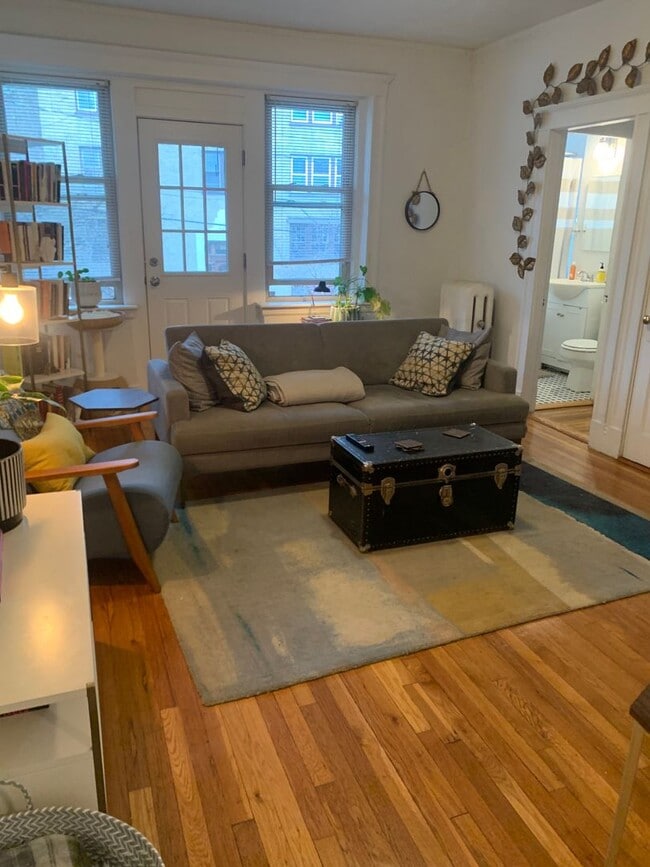 Building Photo - 260 Kelton St