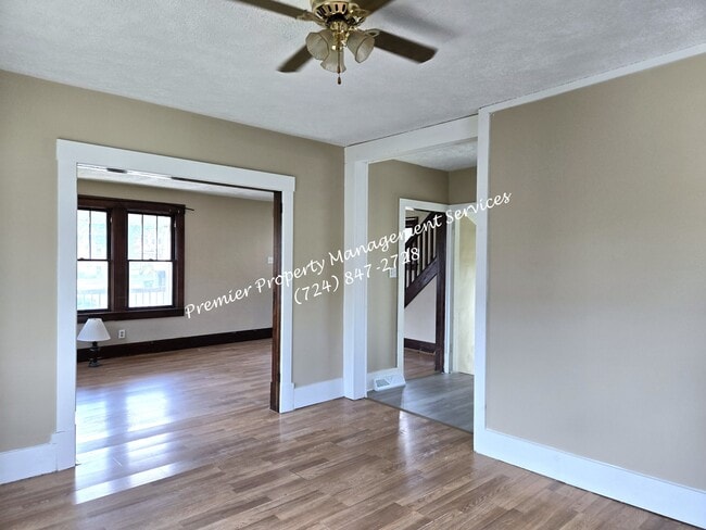 Photo - 407 Bridge St
