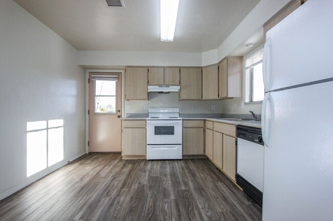 Photo - 8040 E Lakeshore Dr Unit Apt B