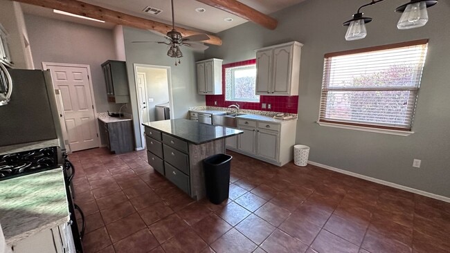 Photo - Beautiful 3 Bedroom 2 Bathroom with Low Ma...