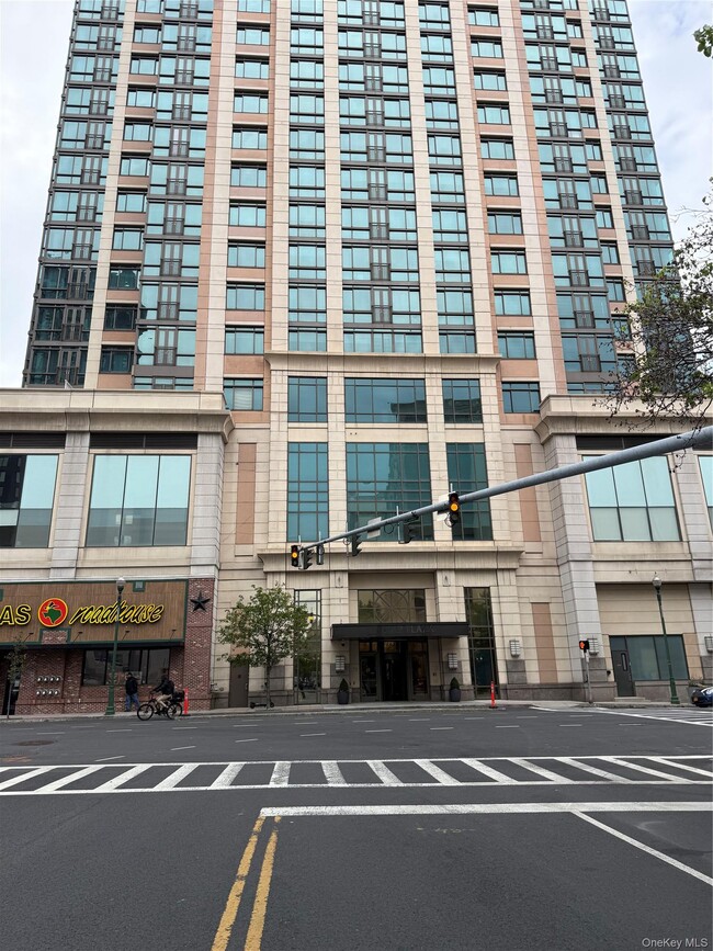 Building Photo - 175 Huguenot St Unit 2205
