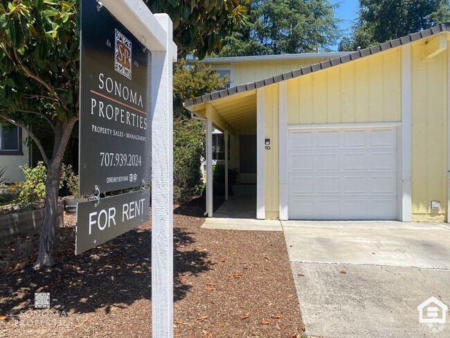 Building Photo - Charming 2 Bed / 1.5 Bath Duplex in Sonoma! Rental