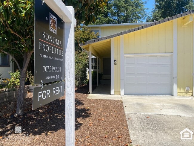Charming 2 Bed / 1.5 Bath Duplex in Sonoma! - Charming 2 Bed / 1.5 Bath Duplex in Sonoma! Casa