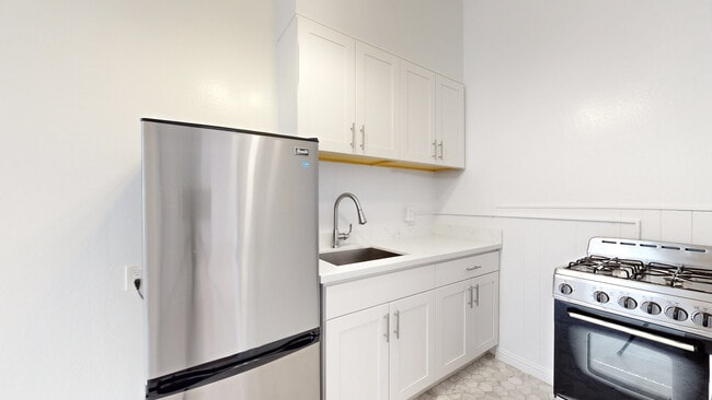 Building Photo - 3097 Washington St Unit 14