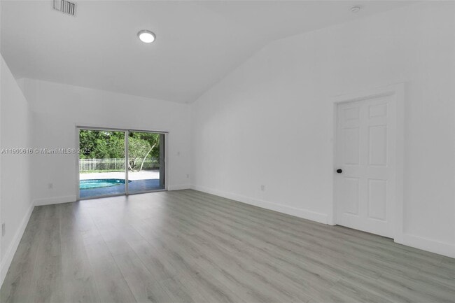 Photo - 425 SW 198th Terrace