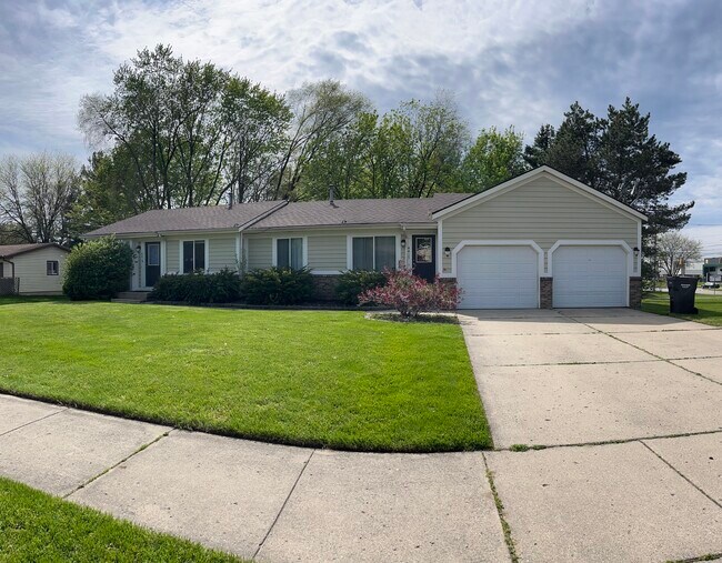 4419 Poinsettia Ave SE Townhome Townhome Rental in Kentwood MI