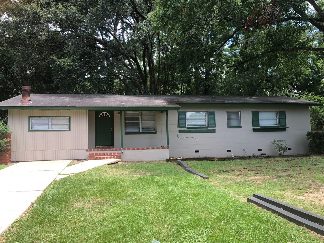 3/2.5 House with large yard walking distan... - 3/2.5 House with large yard walking distan...