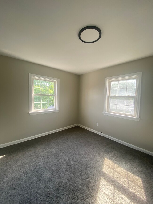 Photo - 533 Station St