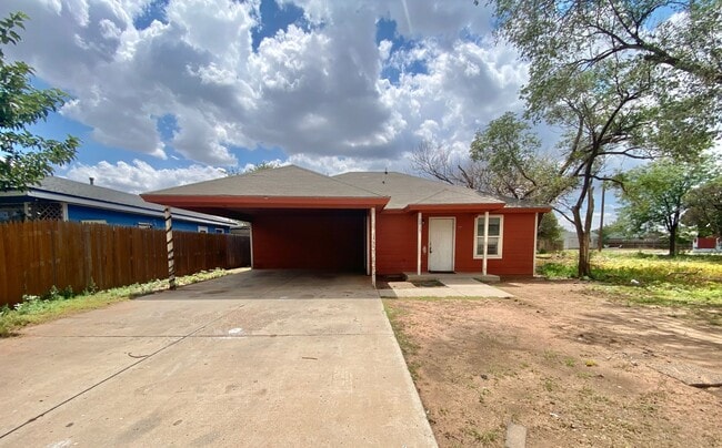 Building Photo - 3 bed 1.5 bath now available