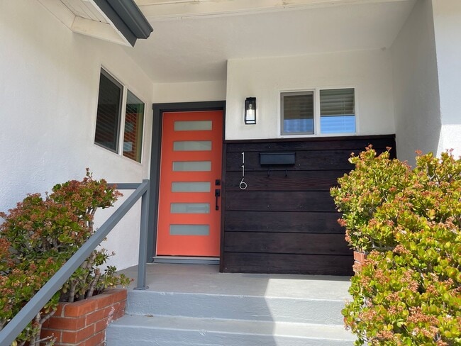 Photo - Newly Renovated 3bdrm 2bath Airy Oasis!