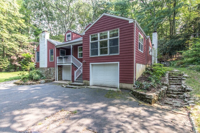 Photo - 211 New Canaan Rd