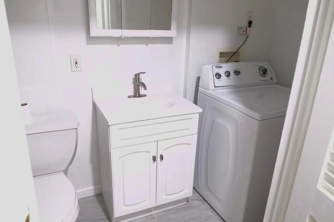 Photo - 27 Monroe St