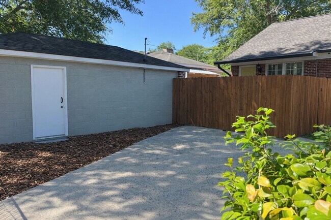 Photo - 3/2 Duplex Conveniently Situated in an Established Neighborhood!
