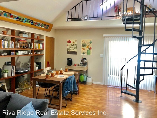 Photo - 317 Sweetbriar St