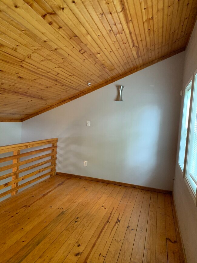 Loft - 1112 Cardinal St #102 Unit Lofts on Lanana