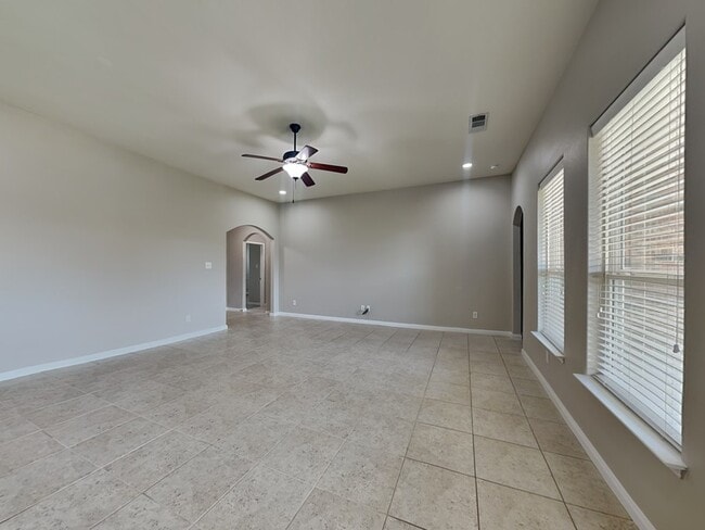 Photo - 528 Meadow Springs Dr