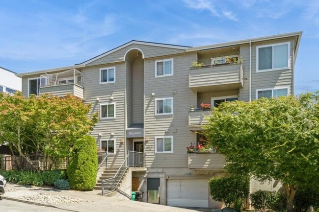 Building Photo - 2 bedroom in Seattle WA 98105 Unit 33 Rental