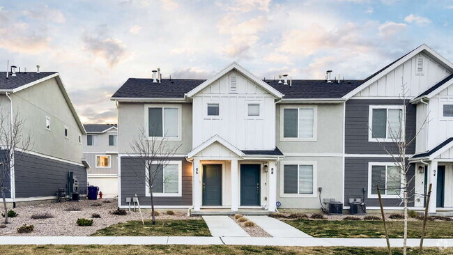 Building Photo - *$500 MOVE-IN SPECIAL* Charming 3-Bedroom ... Rental