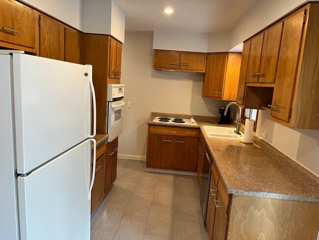 Photo - 1628 Smith Pl
