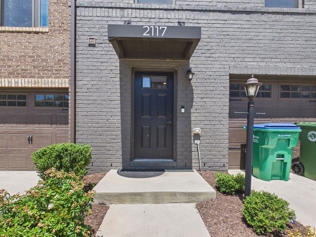 Photo - 2117 Old Manchester St