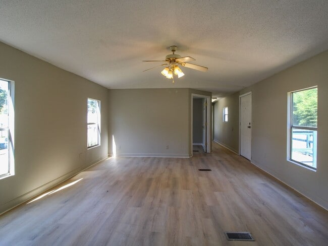 Photo - Completely Updated 3BR/2BA Trailer in Musc...