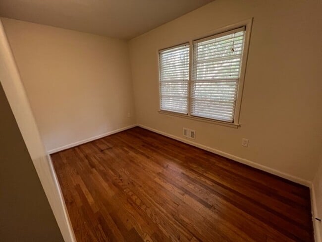 Photo - 3 bed 2 bath! UPSTAIRS!!