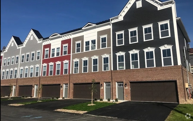 Building Photo - Beautiful Townhome in Cannosburg!