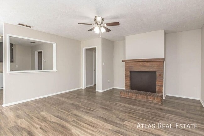 Photo - 125 N Bluff Rd