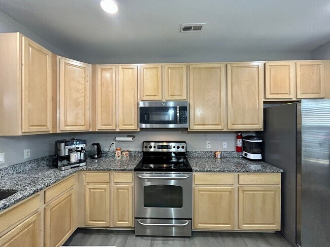 Photo - 2113 Livingston St