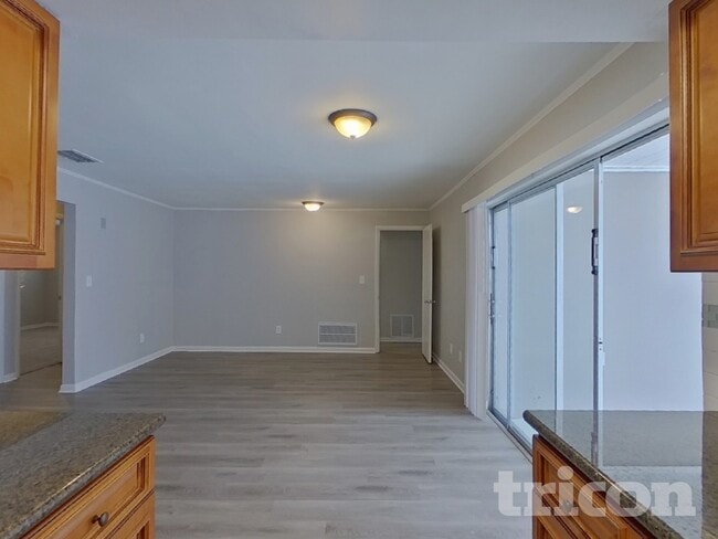 Photo - 7102 Woodfield Dr