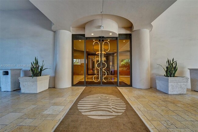 Photo - 19667 Turnberry Way Unidad 12F