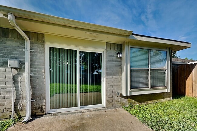 Photo - 18538 Spinney Ln