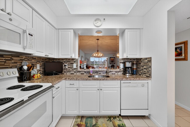 Photo - 14095 Royal Vista Dr Unidad 304