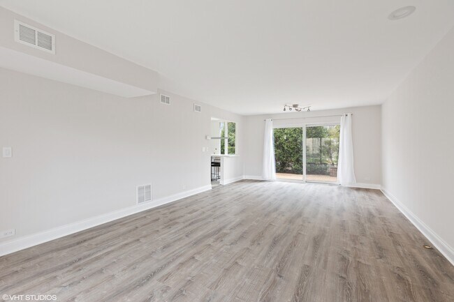 Photo - 158 Green Bay Rd