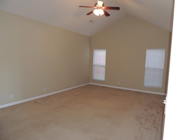 Photo - 2 bed, 2 bath, 2 car garage ranch style townhouse in N. Knoxville