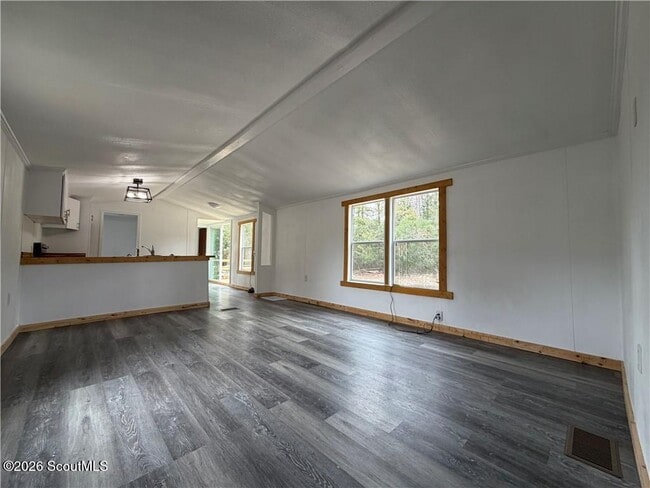 Photo - 1222 White Dr N E