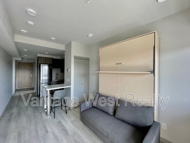 Photo - 345-345 Dougall Rd N