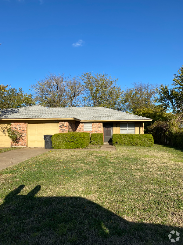 Building Photo - 2020 Granbury St Unit 2020 Rental