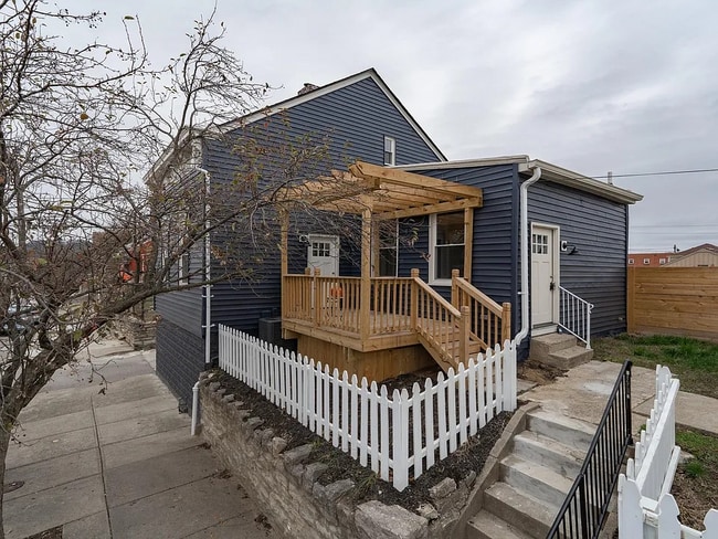 Building Photo - 247 Taylor Ave Rental