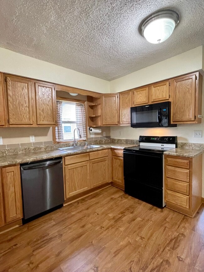 Photo - 105 7th St SW